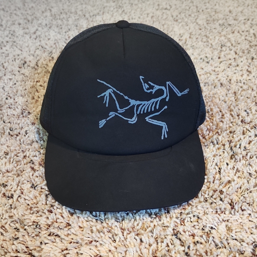 Arcteryx Bird Trucker Hat 1 Size Black